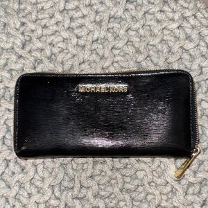 Michael Kors Shiny Black Zip Wallet